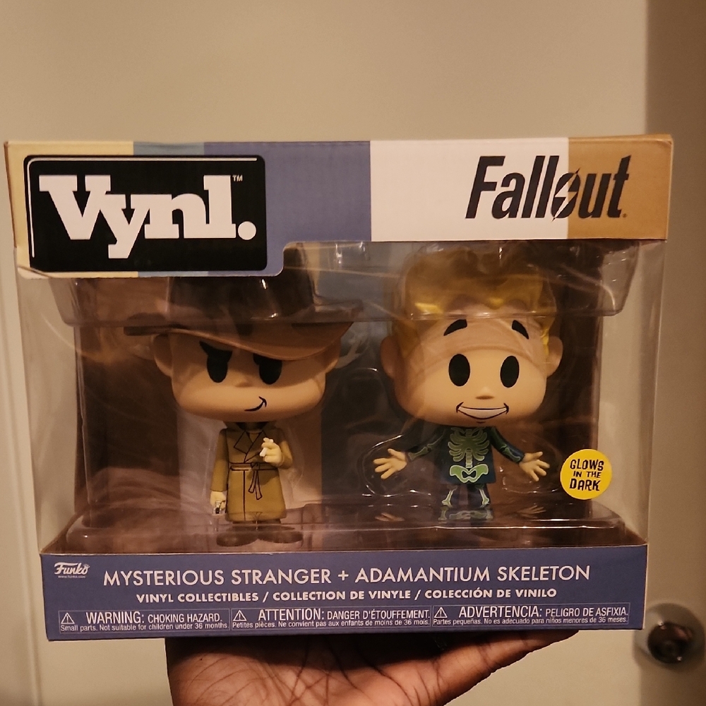 Funko Vynl Fallout Mysterious Stranger + Adamantium Skeleton